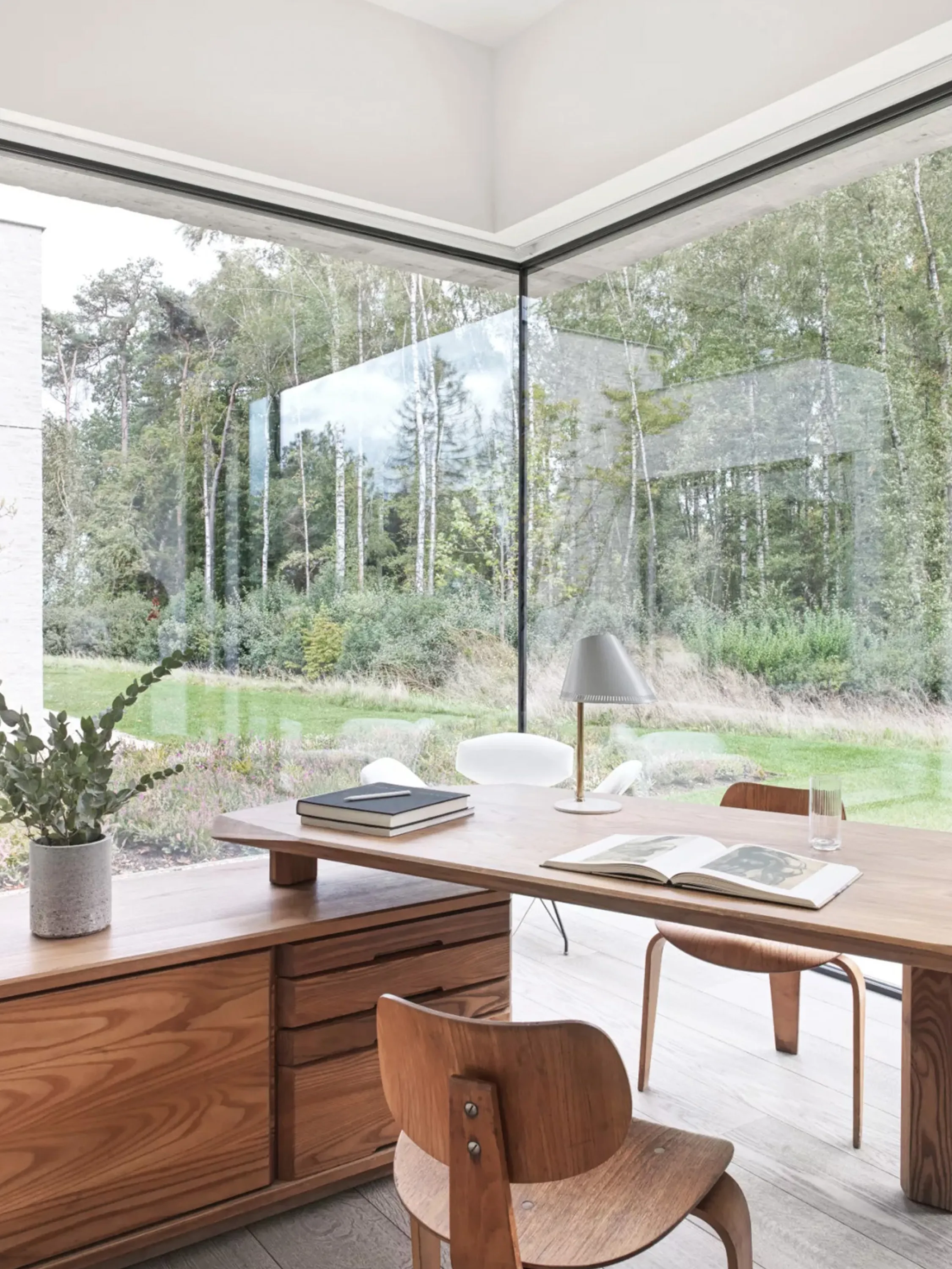 Home office in front of a glazed wall.